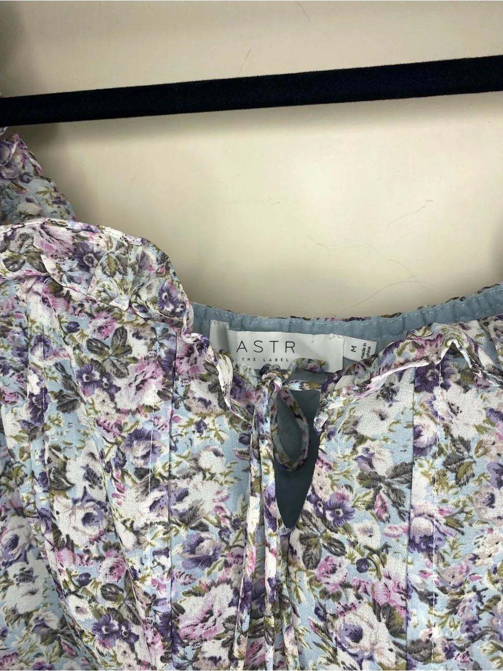 ASTR the Label Floral Puff-Sleeve Smocked Peasant Top - Lavender Gray Floral